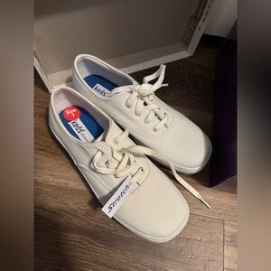 NWT Keds Stretch- White